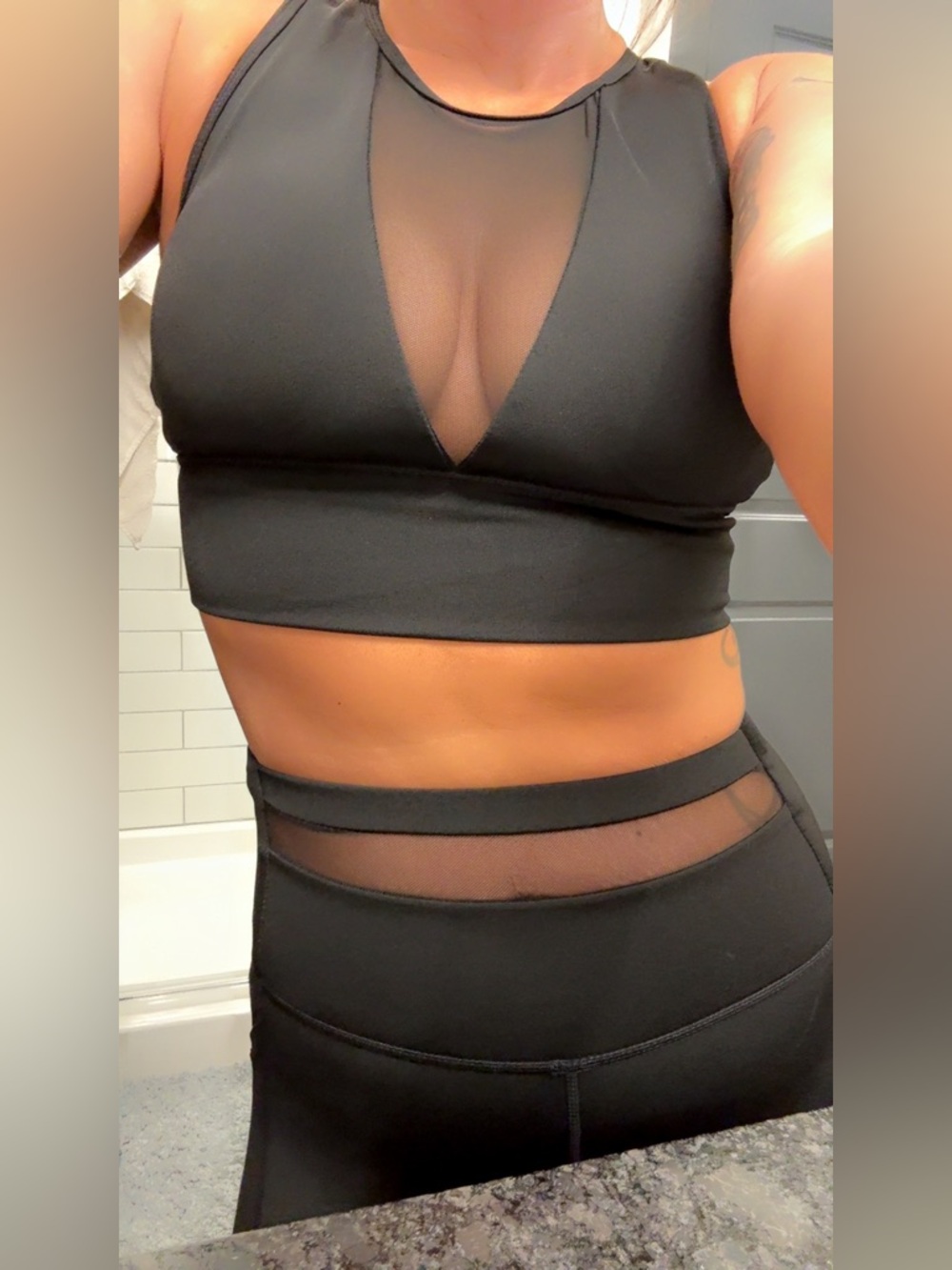 Black Workout Set ✨ V-Neck Sports Bra & High Waist Leggings (Mesh Detail)